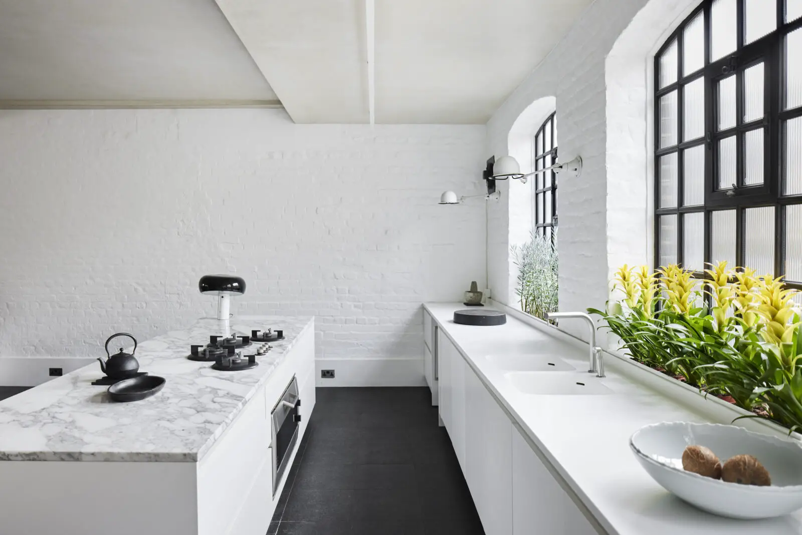 伦敦白砖 Loft 住宅 | 极简黑白设计与开放空间-5