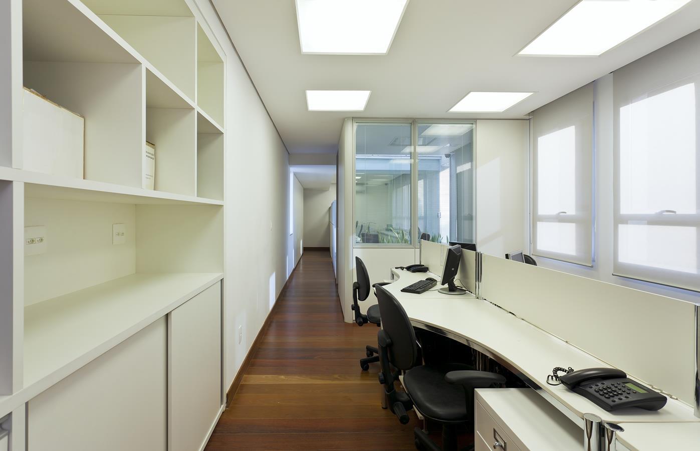 巴西律师事务所办公室翻新，融入垂直花园和环保设计-11