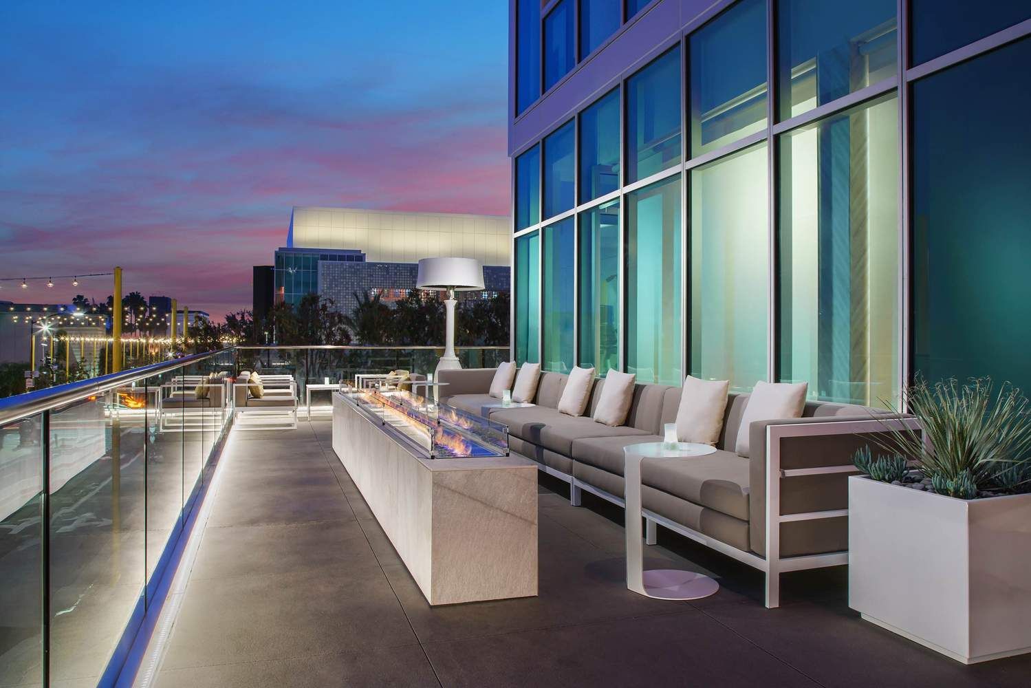 海滨城市酒店设计 | 圣塔莫尼卡市中心的两家酒店-73