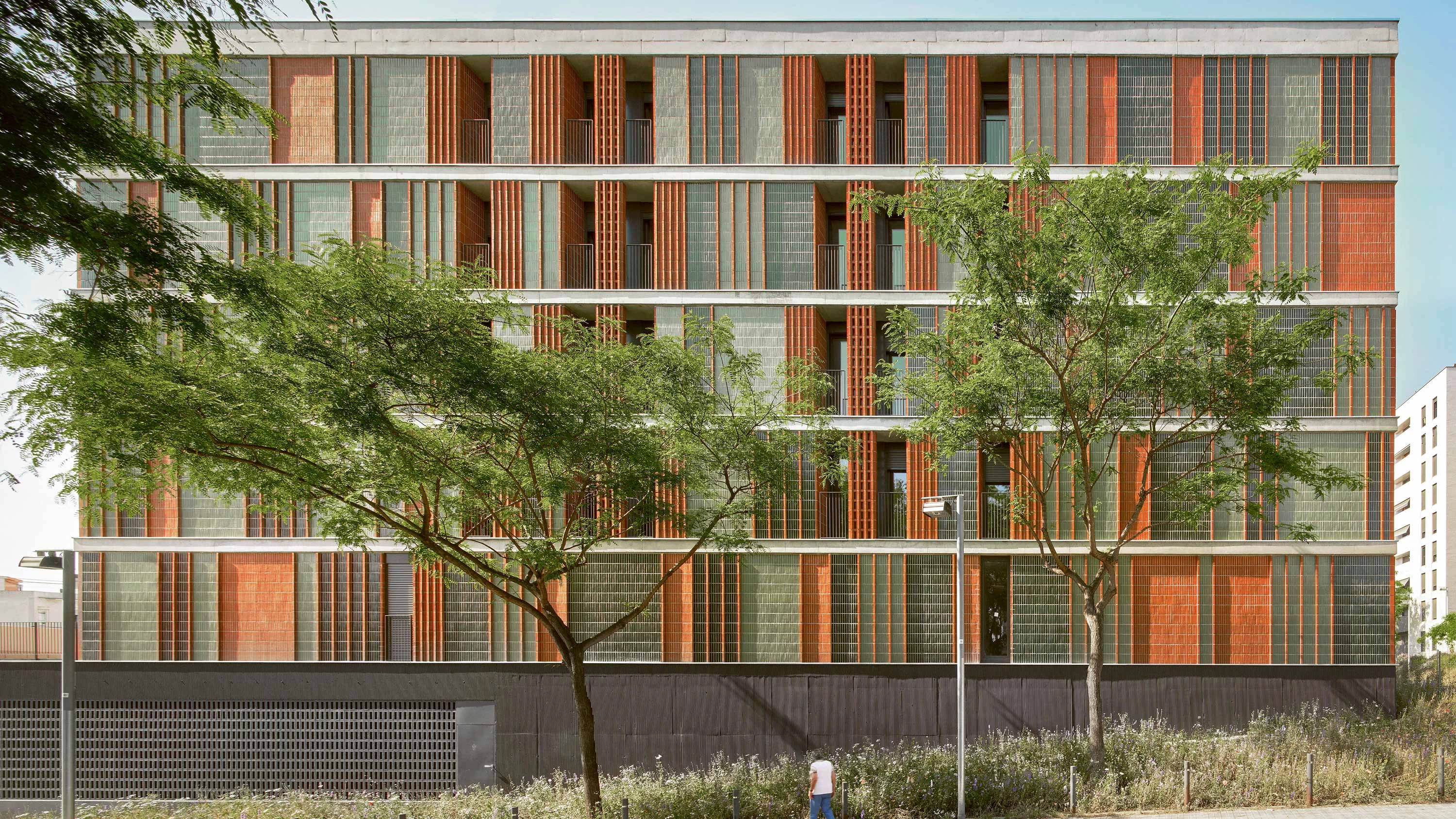 巴塞罗那公路住宅丨西班牙巴塞罗那-0