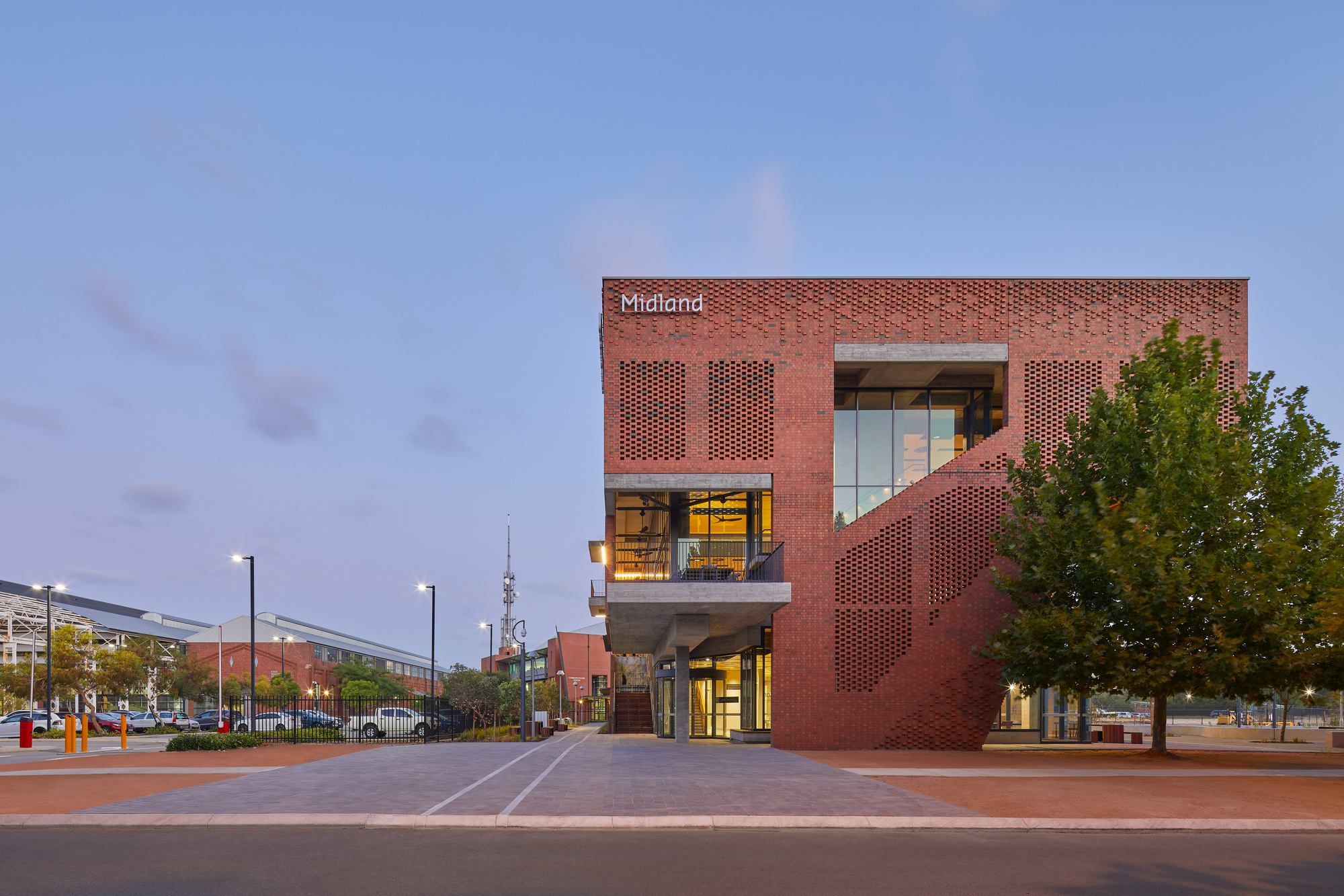 Curtin University Midland Campus / Lyons + Silver Thomas Hanley-17