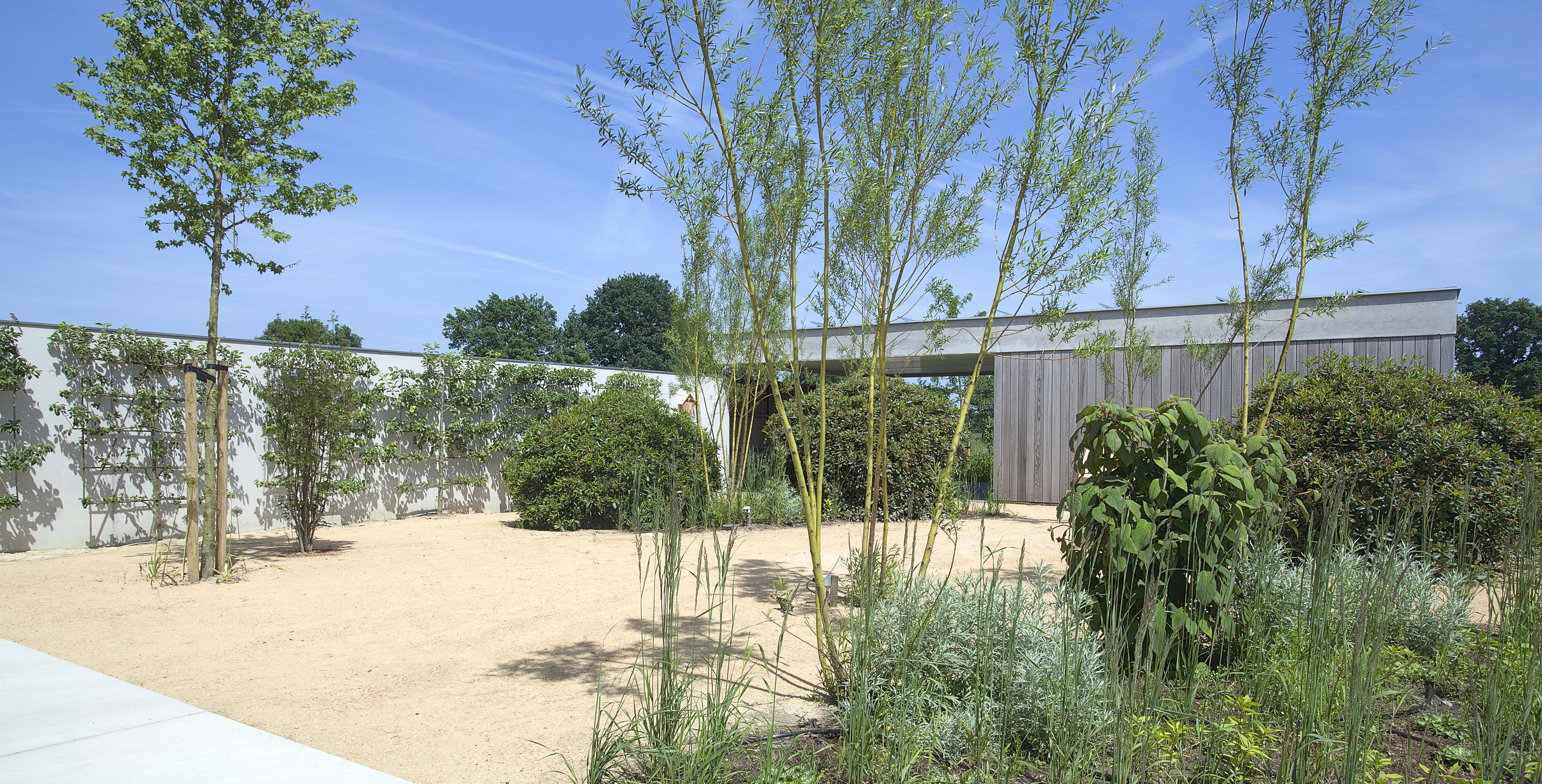 concrete house around a central courtyard-11