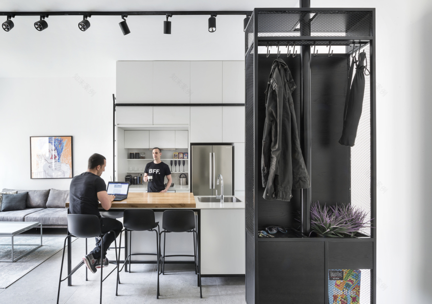 特拉维夫 44 平米公寓,深色设计诠释小空间魅力-49