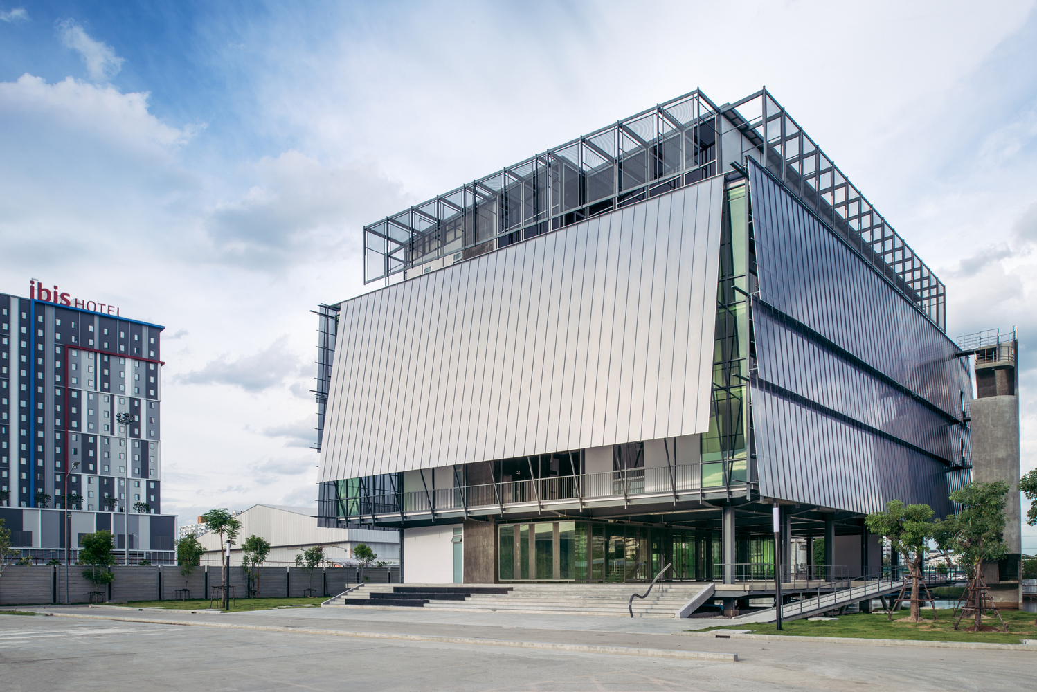 泰国 Silpakorn 大学地标性建筑-54