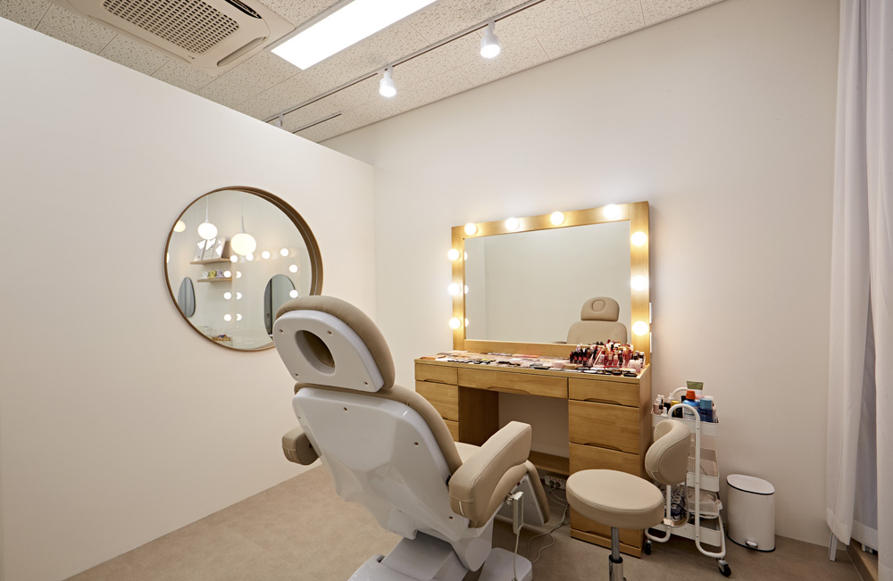 简约风格 10 坪美妆店设计案例-10