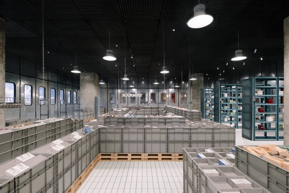 HARMAY 話梅成都悠方店 | 融合美妆、烘焙与酒吧的 24 小时活力空间-10