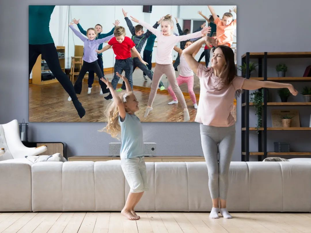 百吋明基激光电视打造大气共享客厅-5