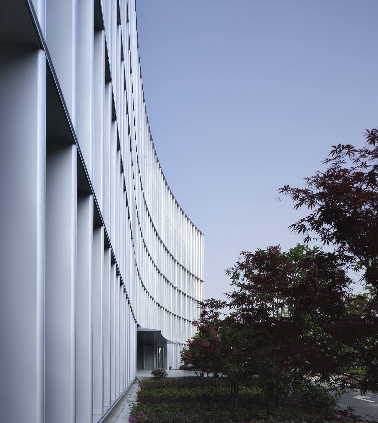 嘈杂基地环境下如何设计出清雅的办公空间？这个项目给你最好的答案-27