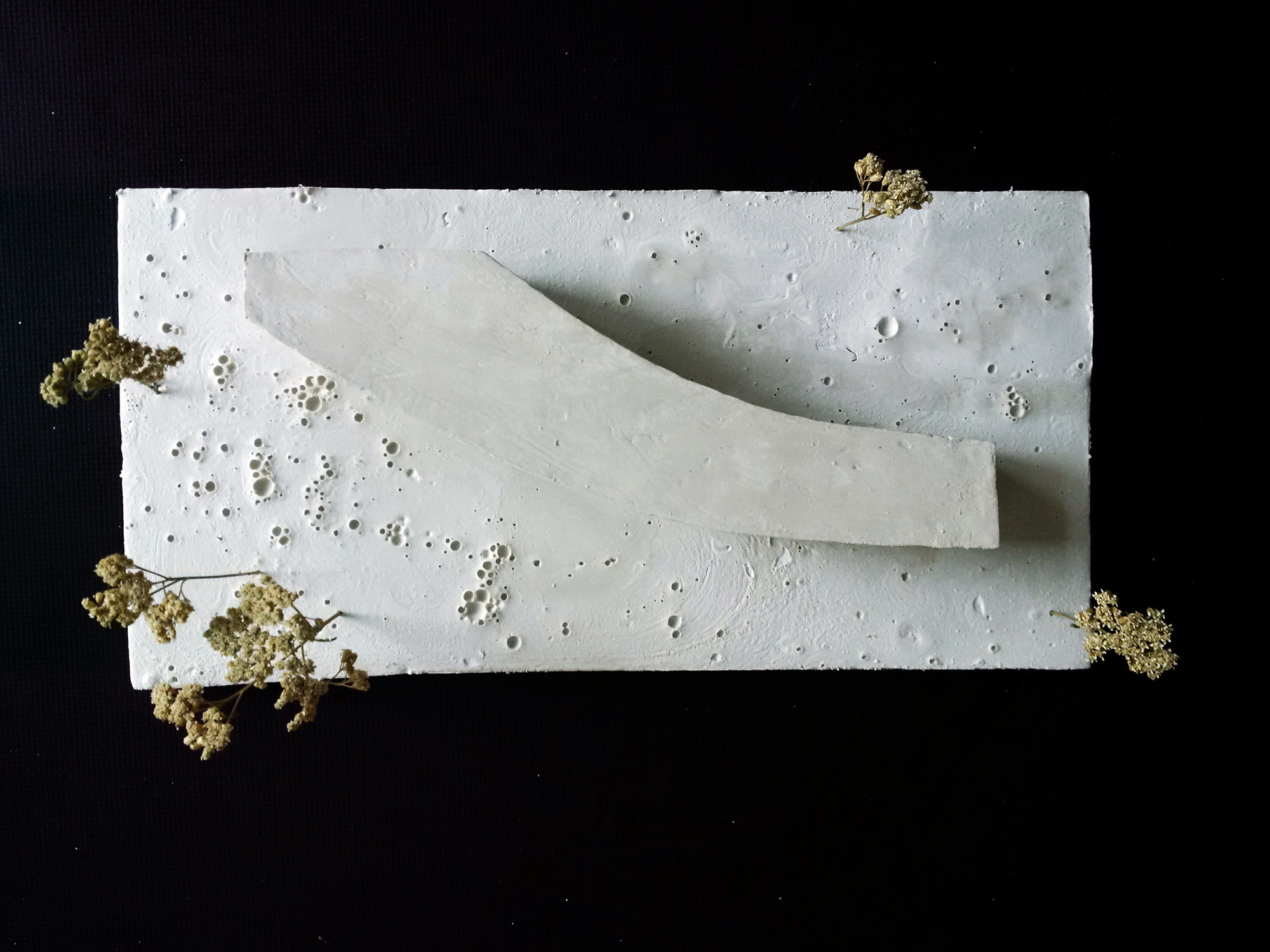 House and Atelier among the Foothills of Buda / GUBAHÁMORI-31