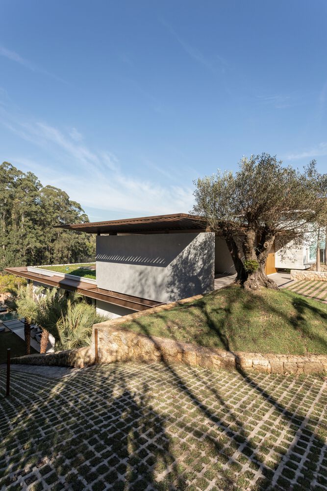 RZ Residence · 巧妙利用地形的现代简约住宅设计-22