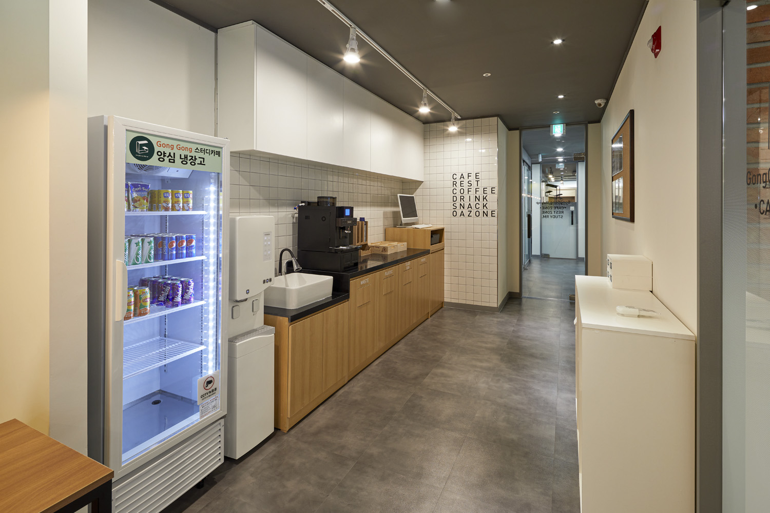 现代简约风 86 平工作室咖啡厅设计-11