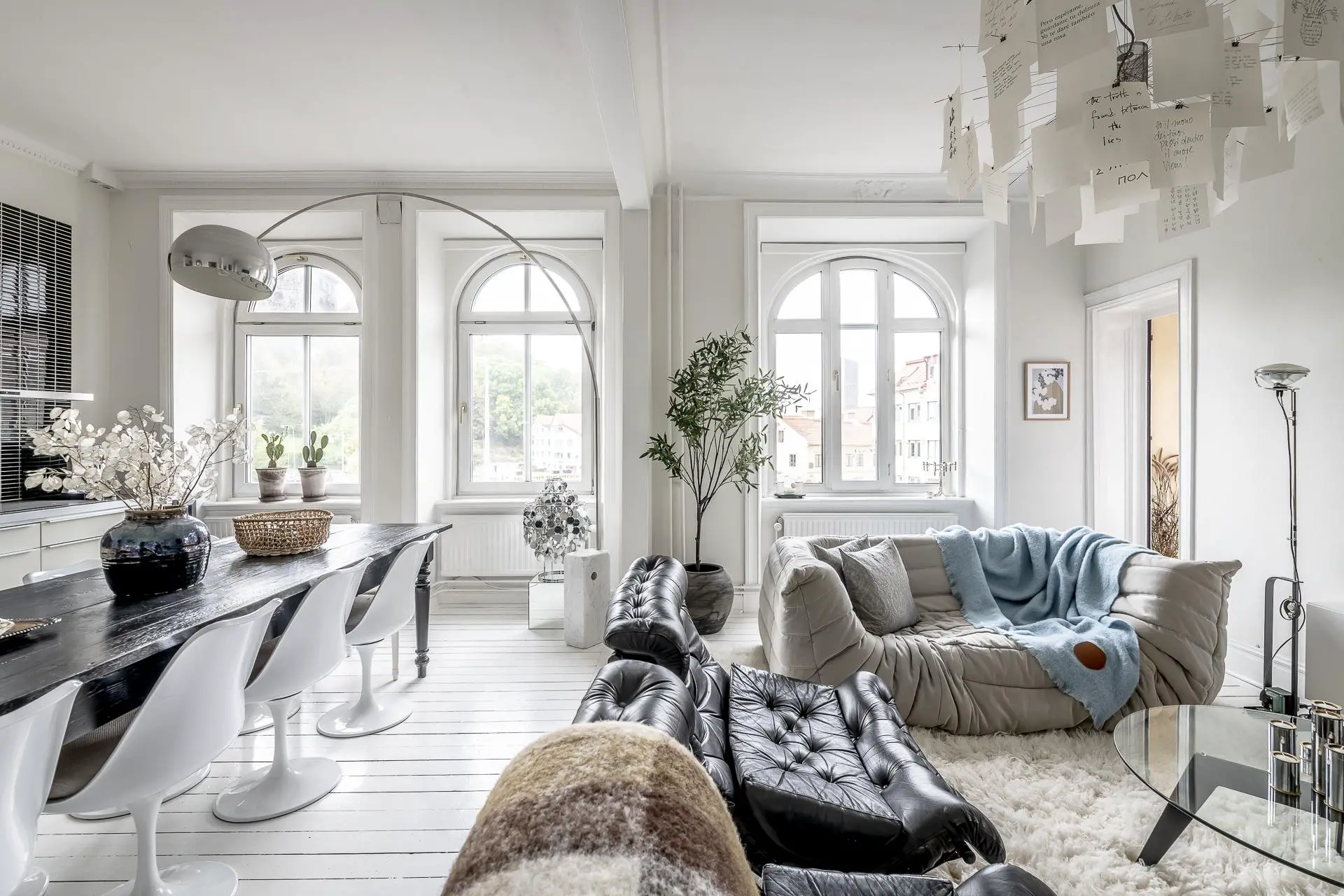 瑞典极简白色公寓，完美融合复古与现代元素-1