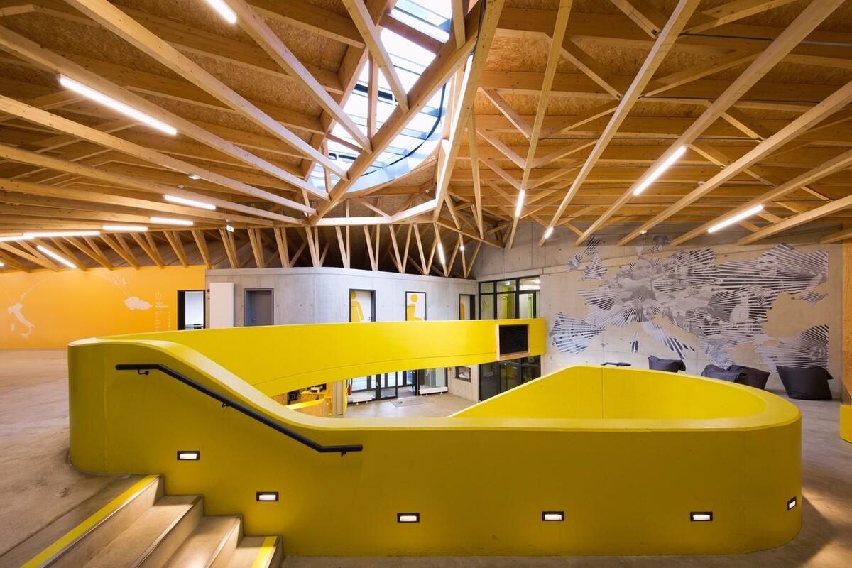 给人创造意外之喜体验感的Y字形青年旅社丨德国丨LAVA,WENZEL + WENZEL-9