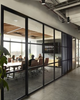 芝加哥 InscapePrevolv 展示厅丨美国芝加哥丨CBRE Design Collective