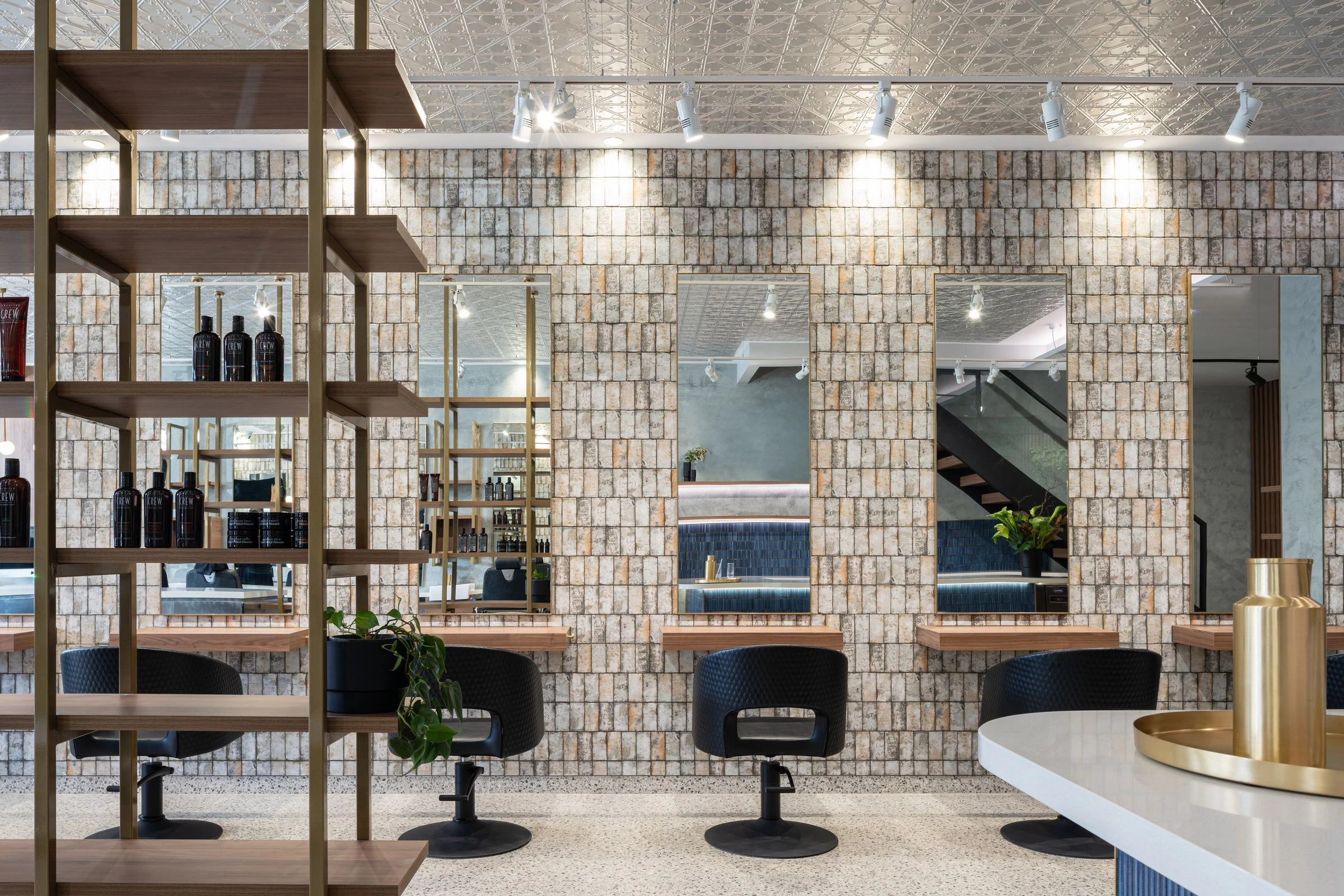 轮廓分明发型沙龙-24