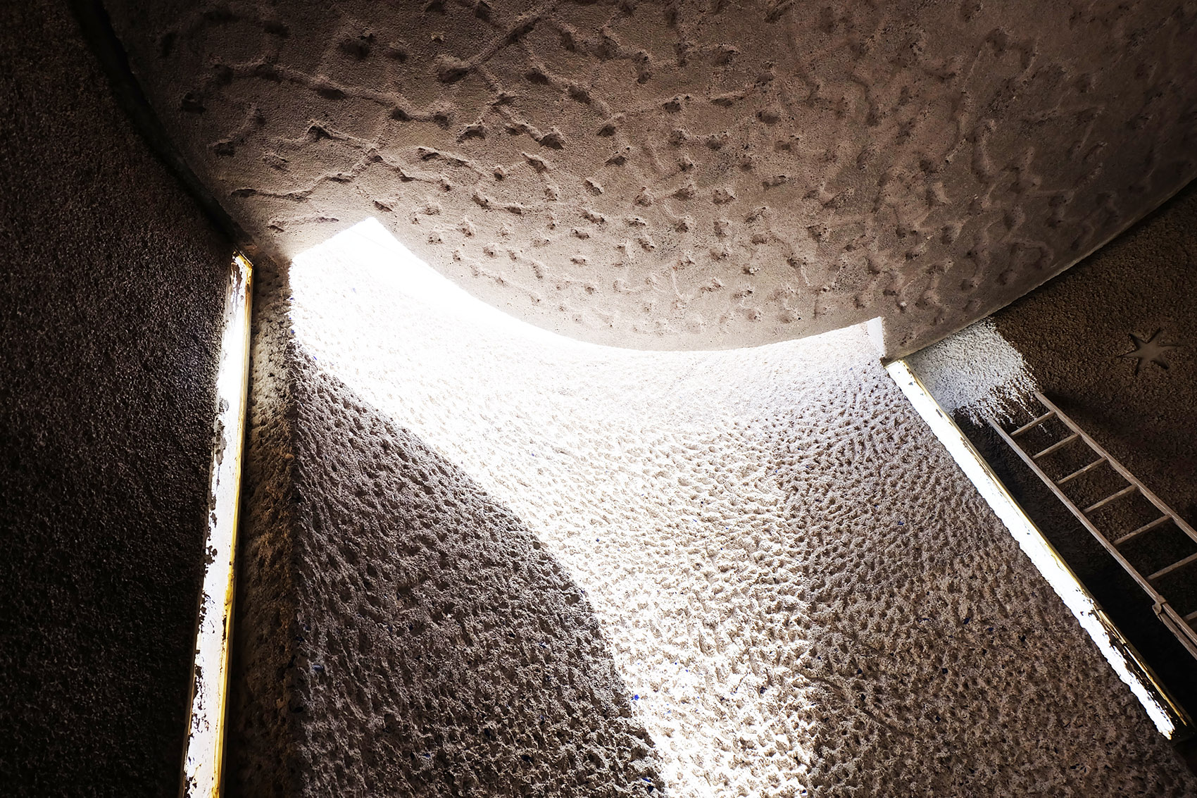 矗立在岬角的神圣小教堂,西班牙 / Alejandro Beautell-26