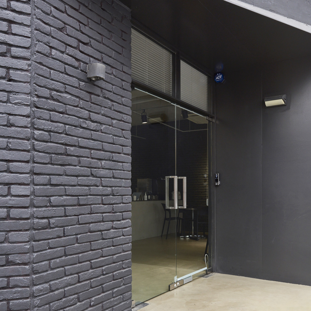 18 坪黑白时尚咖啡厅 | 极简设计的魅力-18