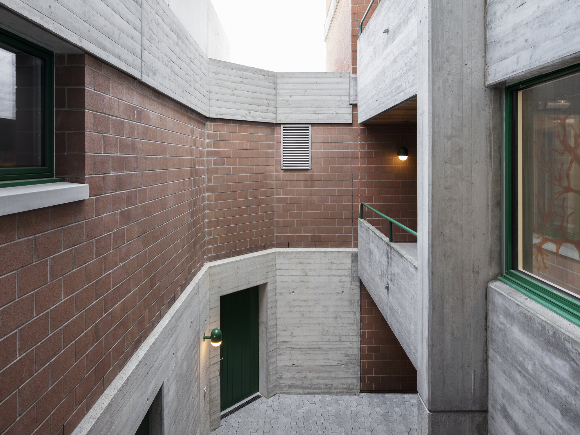 瑞士养老院扩建项目融入社区，呈现温馨室内空间-5