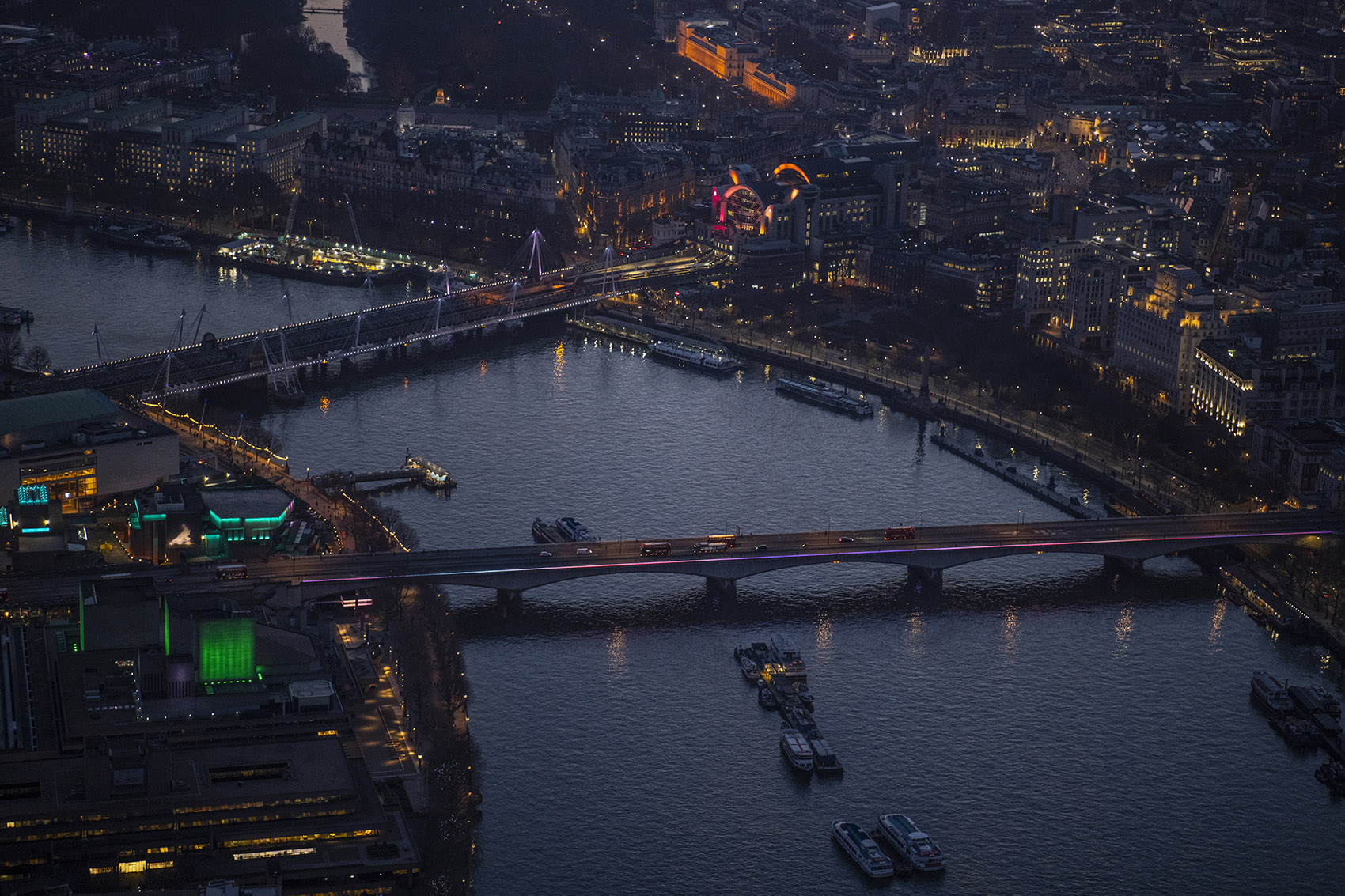 英国“光河”大型灯光装置丨英国伦敦丨Leo Villareal-20