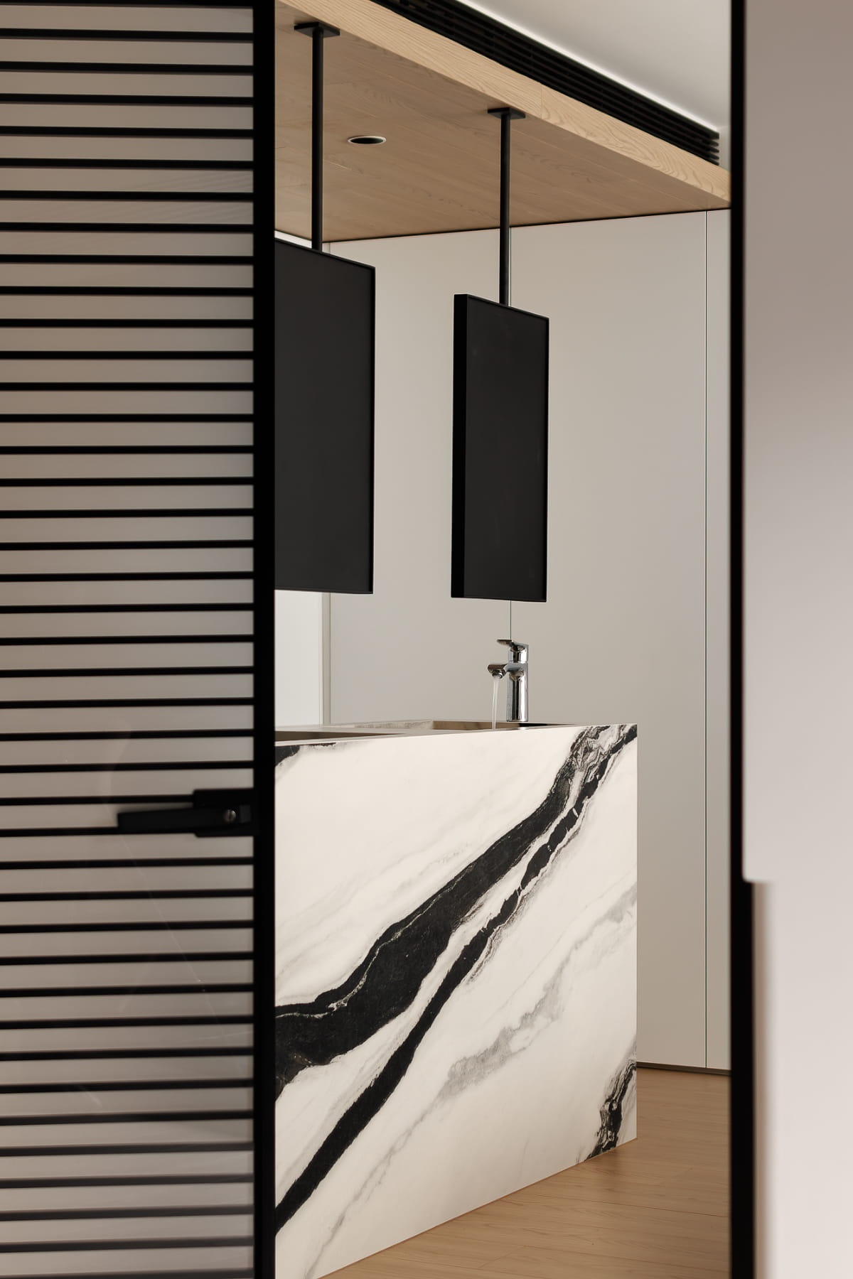 剥离繁杂,黑白描绘生活的纯粹与本真丨赫设计-63