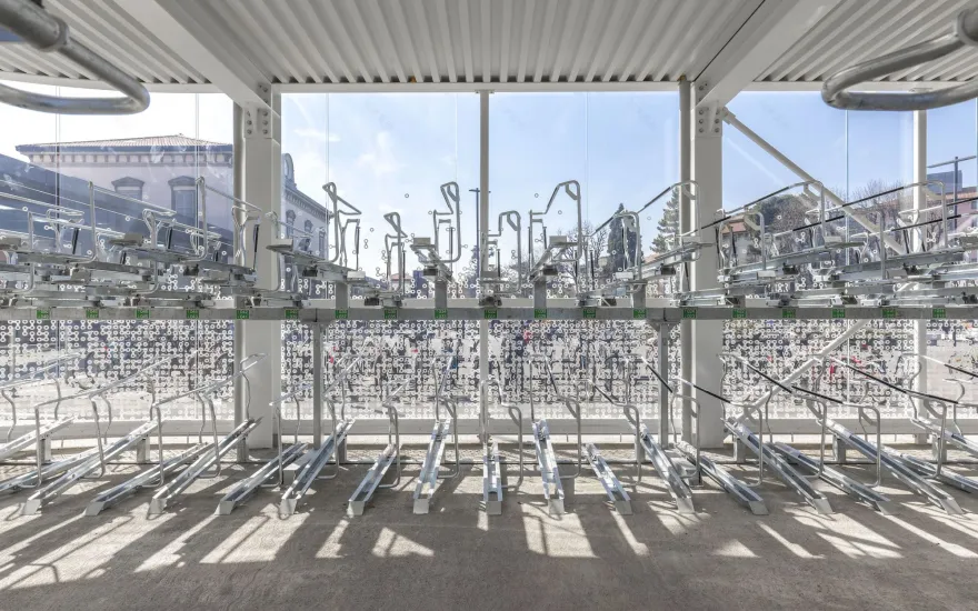 贝加莫发光自行车站丨意大利贝加莫丨STUDIO CAPITANIO ARCHITETTI-13