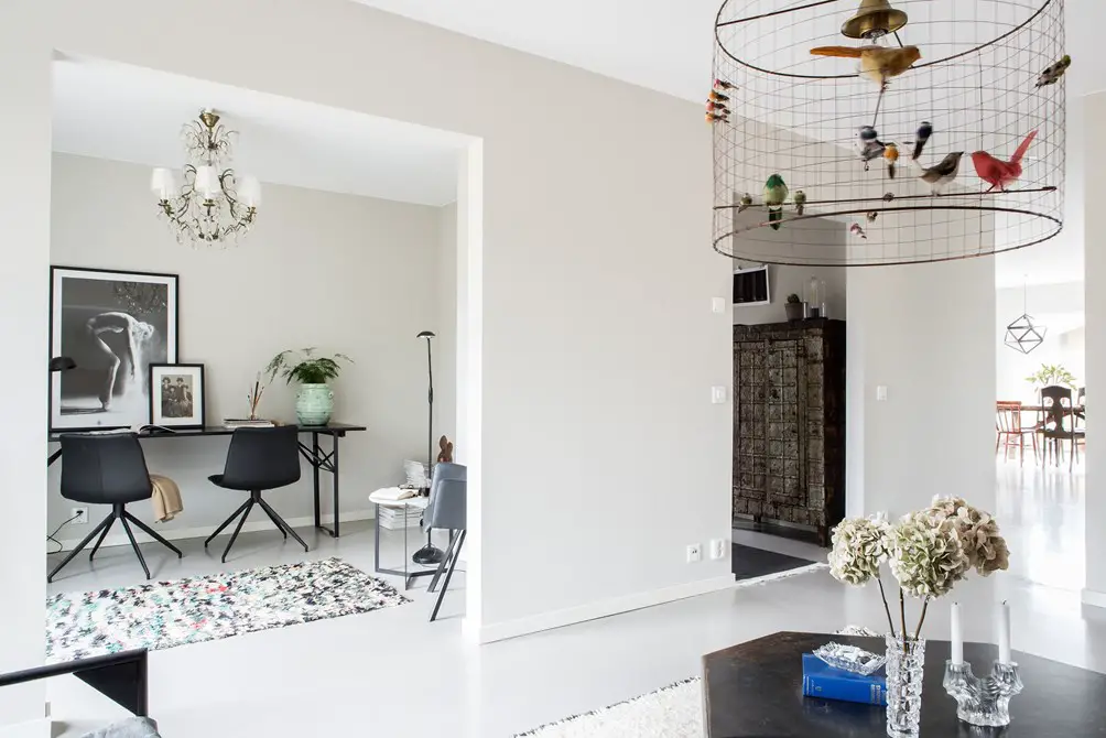 深色调木质大宅，演绎同色系搭配魅力-10