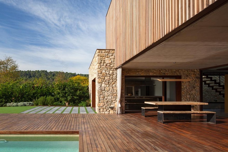 New Catalan House Inspired by the Old Farm Buildings-9