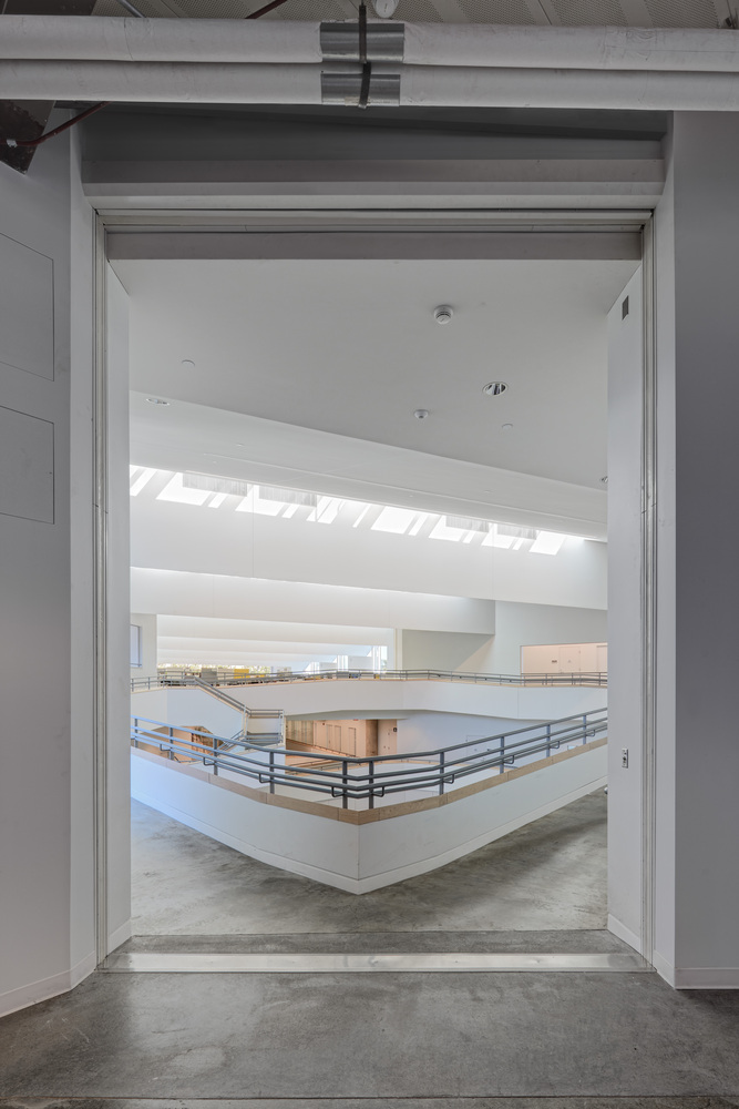 博尼斯蒂尔大道上的线性中心 · 阿尔弗雷德·陶布曼翼-39