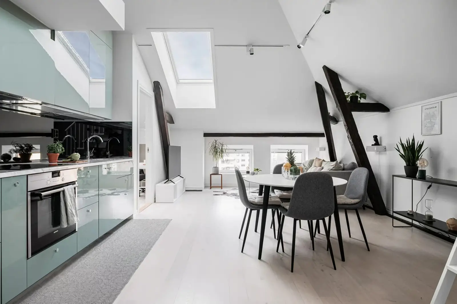 瑞典独特屋顶公寓,打造明亮温馨空间-4