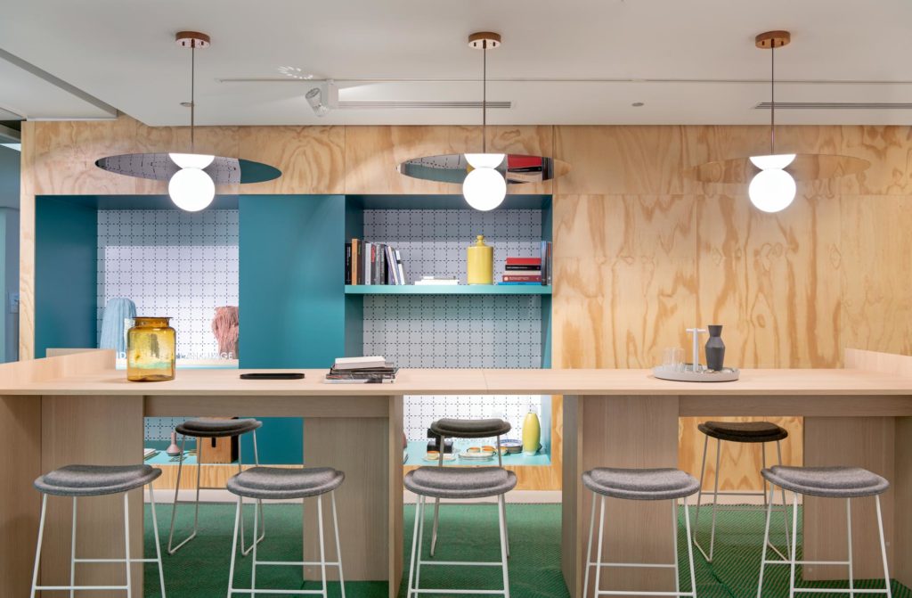 Patricia Urquiola 的室内设计传奇 | 从建筑到家具，她的创新之路-13