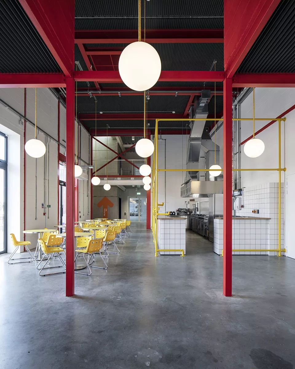 英国 MK 画廊新馆 | 不锈钢表皮与圆形大窗的融合-36