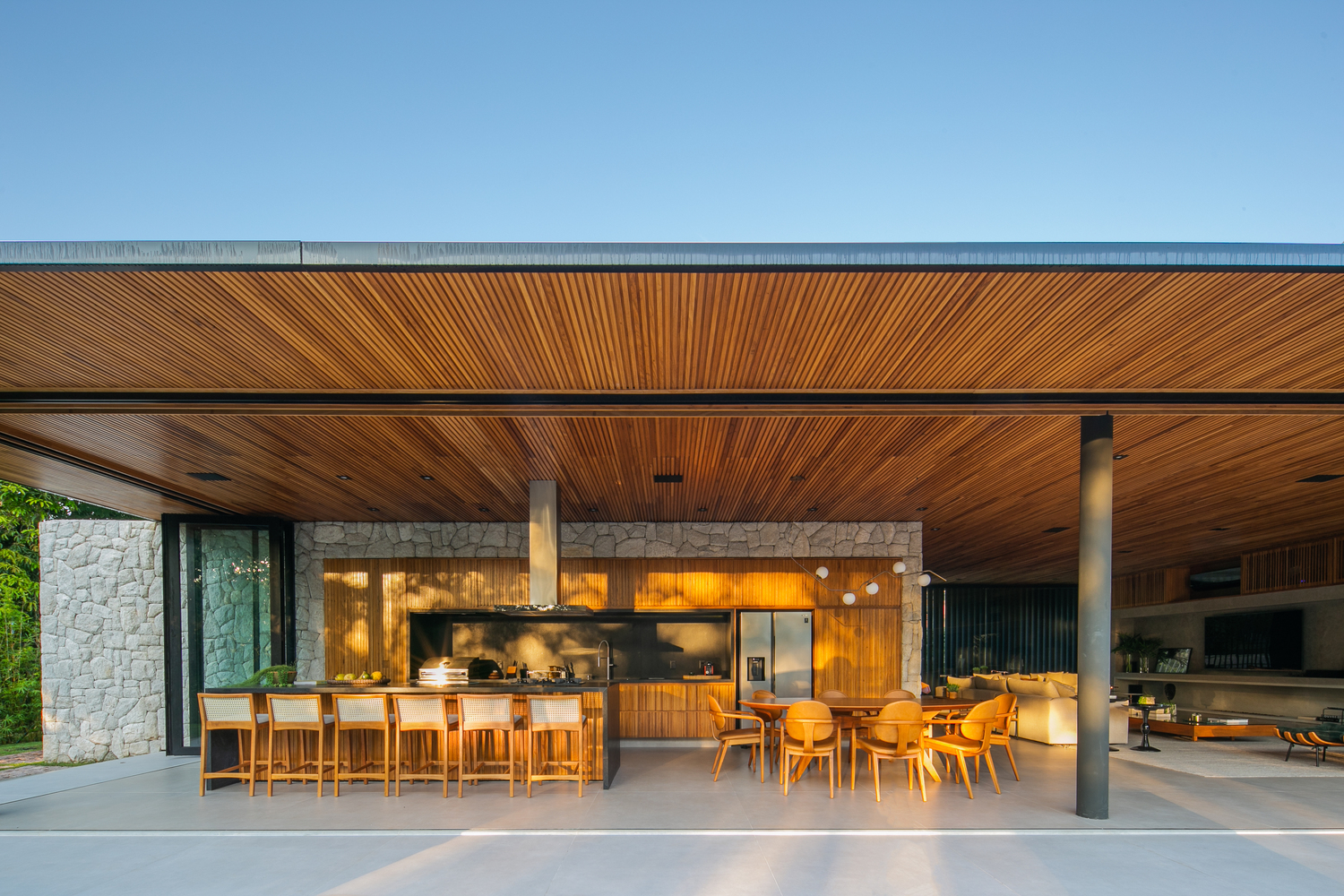 融入自然的现代绿意住宅丨巴西圣保罗丨Belluzzo Martinhao Arquitetos-31