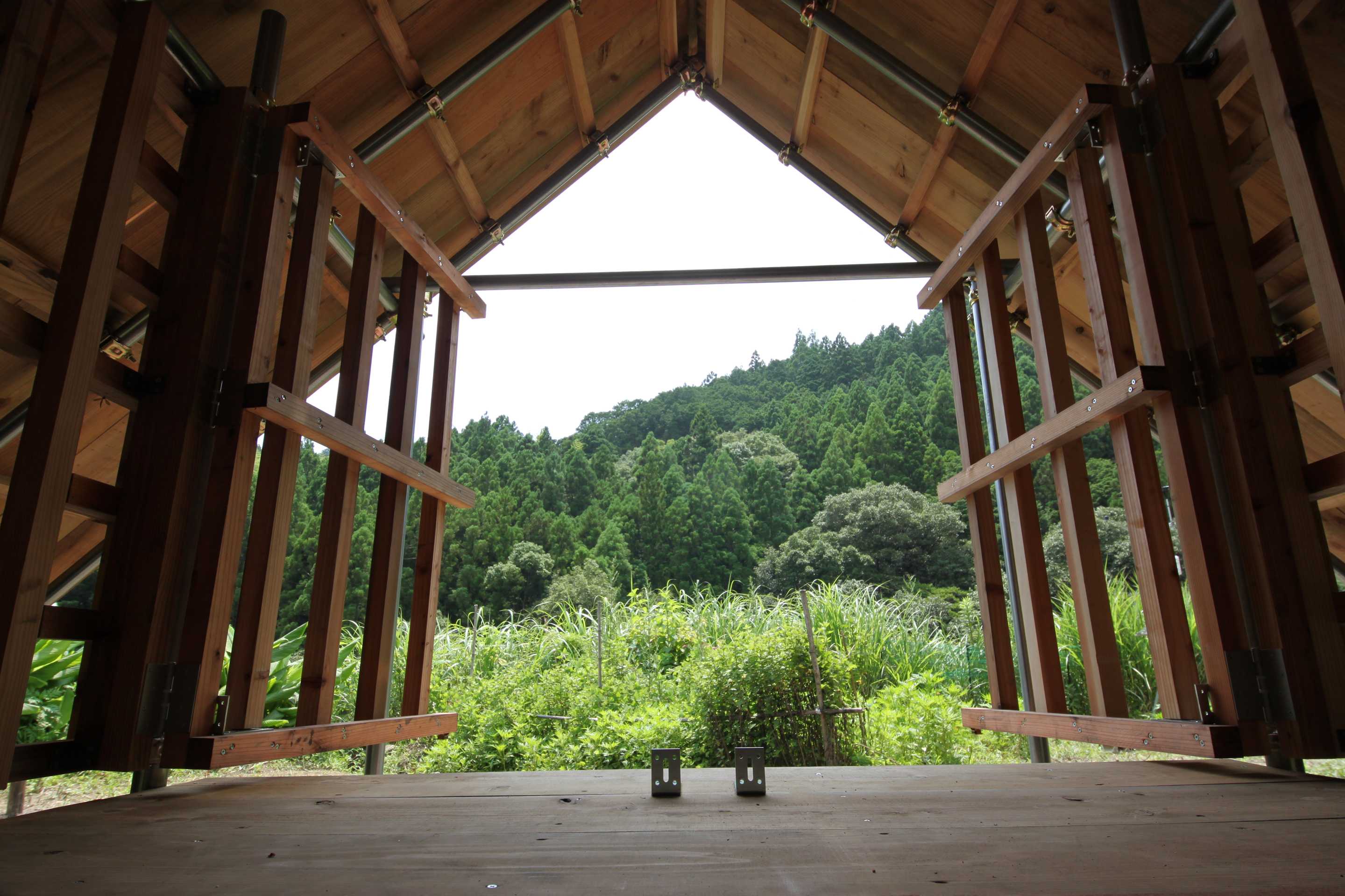 日本荒村自建神道神社，钢管木板创造神圣空间-11