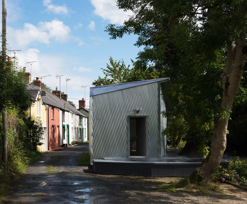 威尔士河畔的波纹金属办公室-4