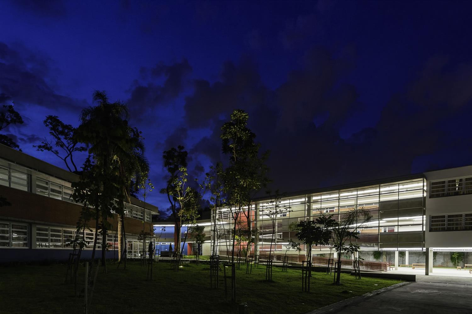 圣玛丽亚中学 | 曲线之美，教育之光-1