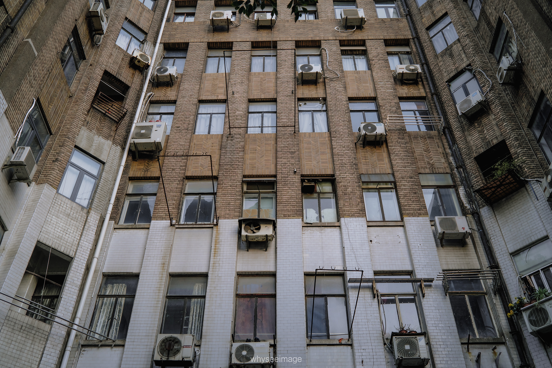 在被框选的画面之外 · 不如回到街头丨中国上海丨whyseeimage-83