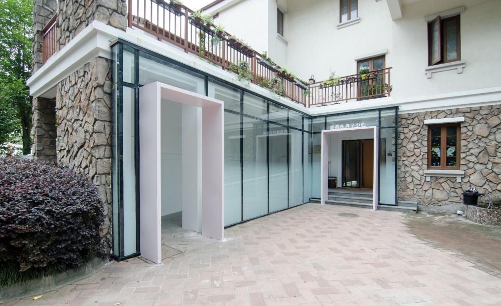 光影穿梭的现代宅院-0