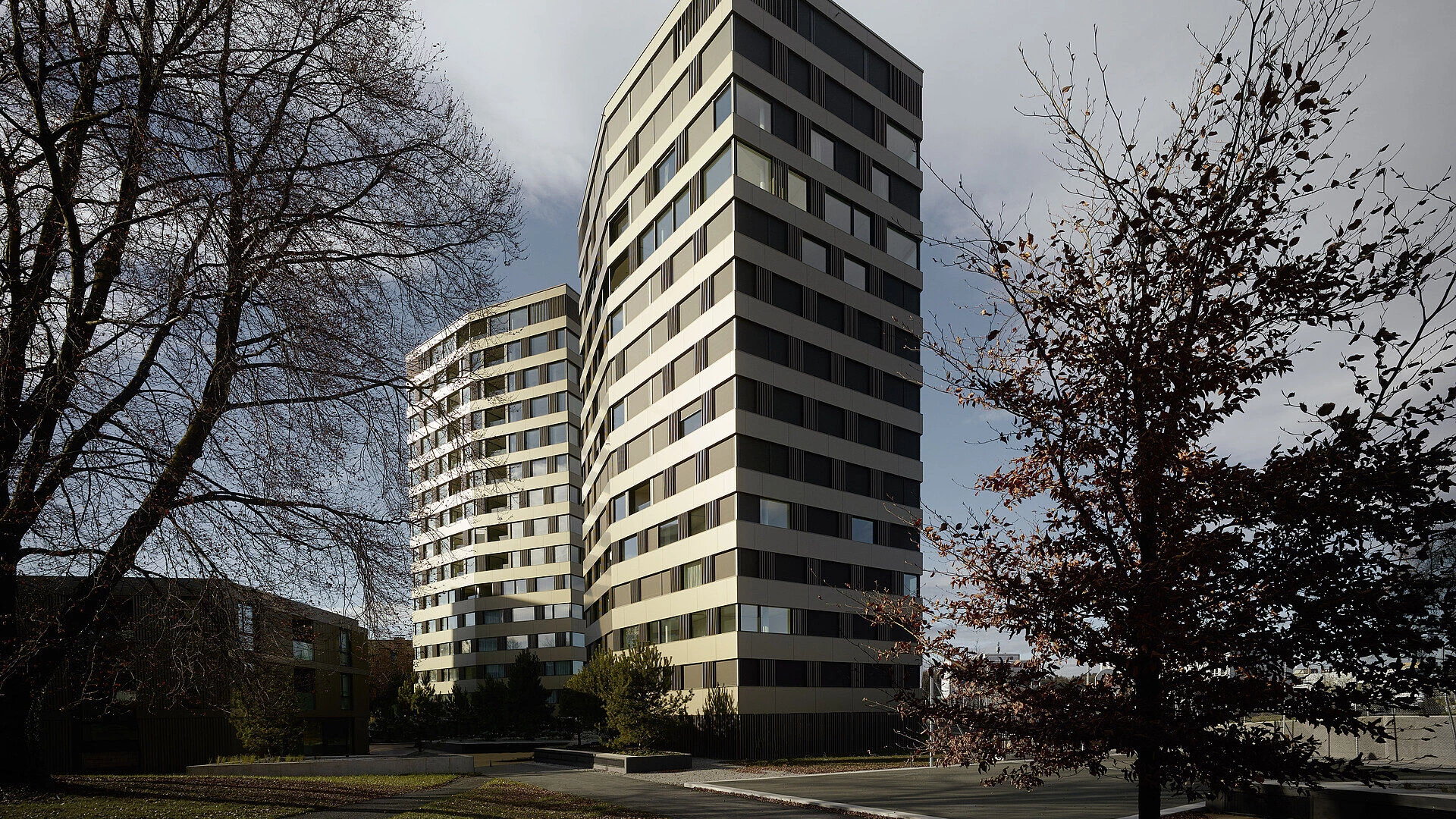 双塔晶莹·瑞士 Cham 公寓楼-11