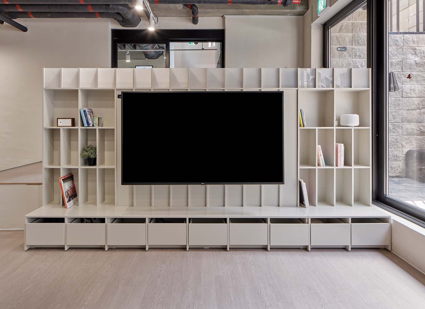 MGRV Studio Fragment-0