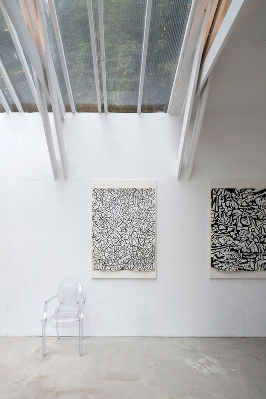 微型谷仓变艺术工作室，设计巧妙融入自然-22