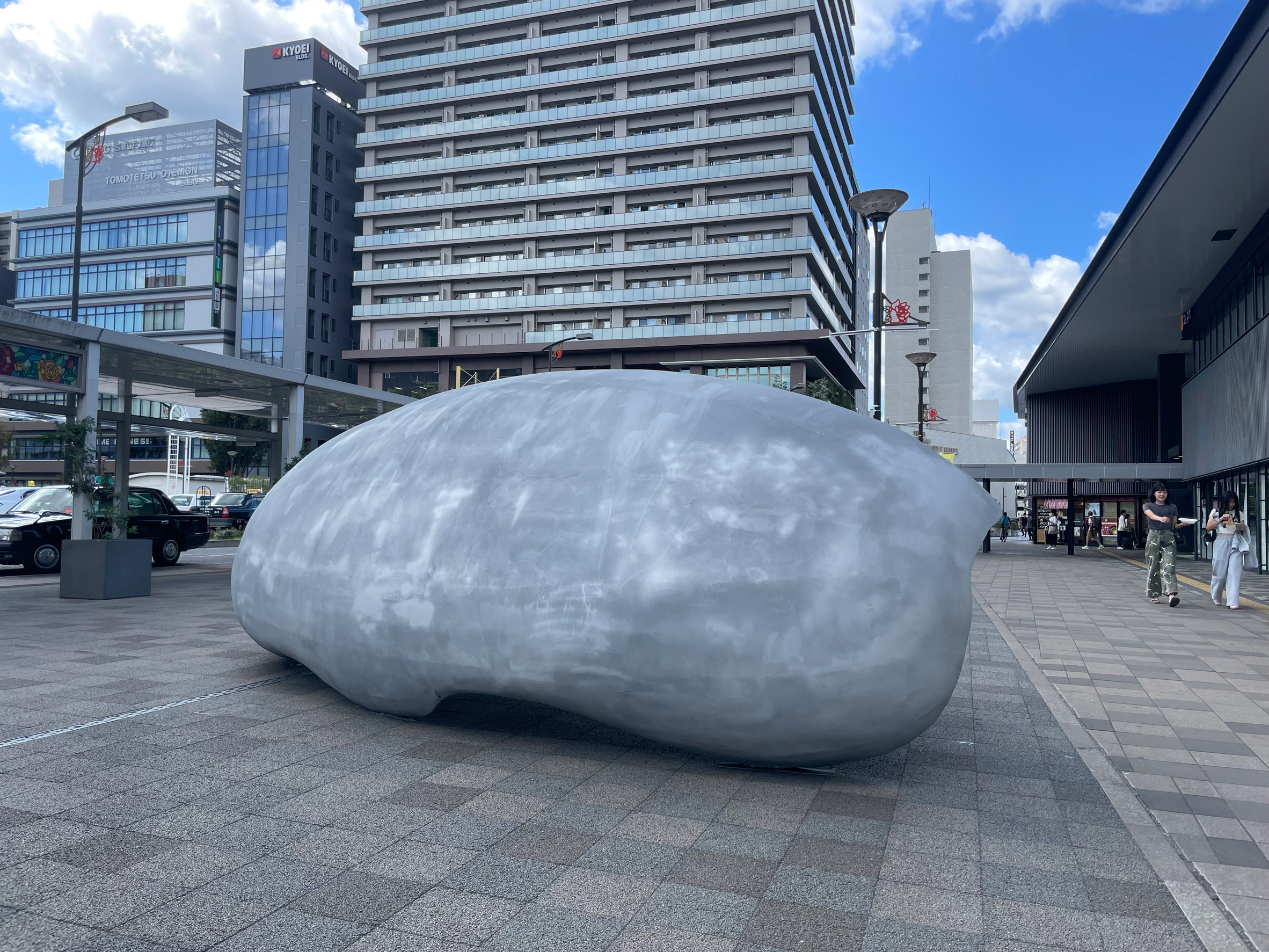 Junya Ishigami places cloud-like kiosk "on the verge of falling over" in Fukuyama-7
