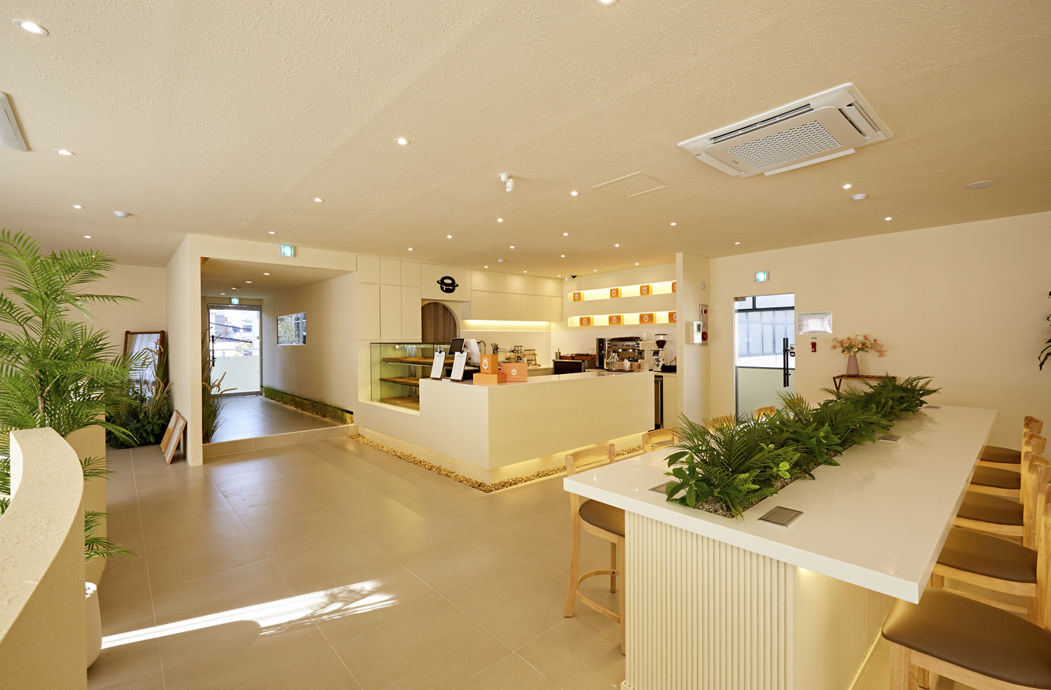 42 平卡佩咖啡厅，小巧设计点亮空间-3