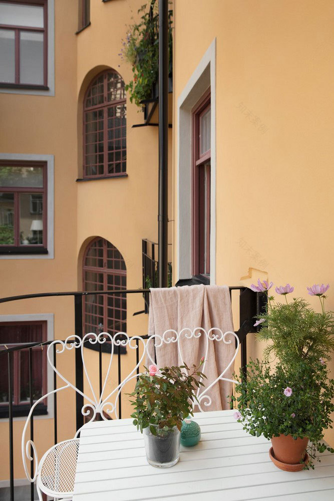 瑞典公寓 | 黑白条纹卧室的温馨北欧风-15