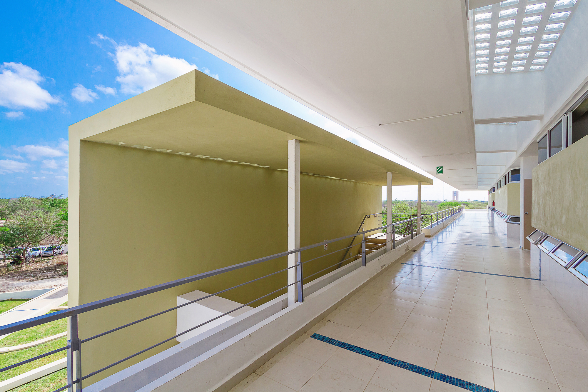 墨西哥尤卡坦自治大学教育建筑——绿色校园中的曲线魅力-26