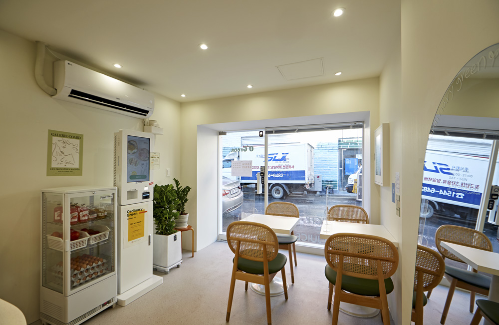 简约 13 坪咖啡厅，白色与原木打造温馨空间-8