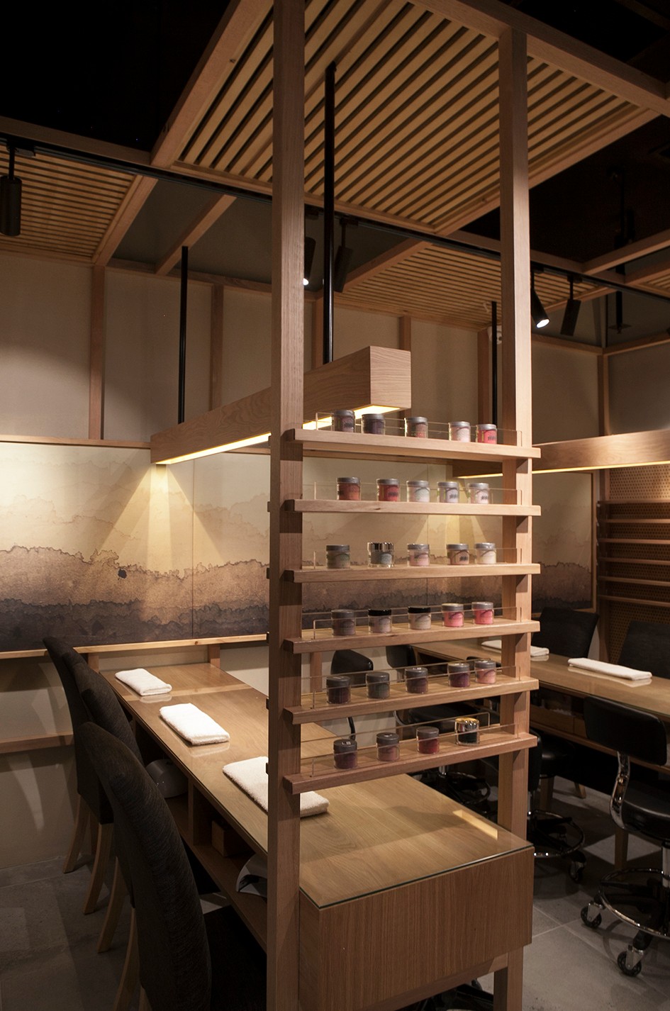 橡木环抱下的温暖 SPA 空间-3