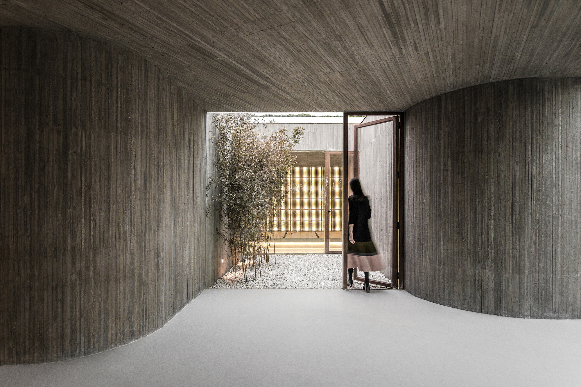 Waterside Buddist Shrine / ARCHSTUDIO-34