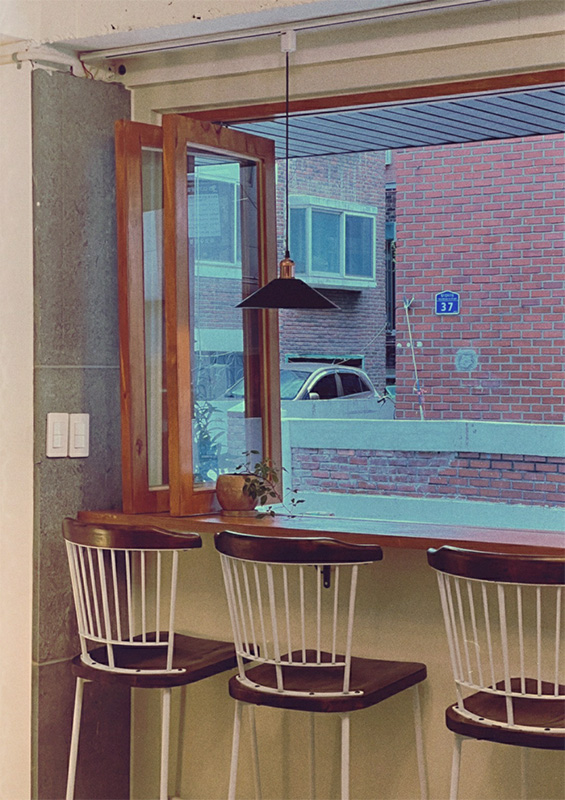 13 平咖啡屋，白色与木纹的极简设计-9