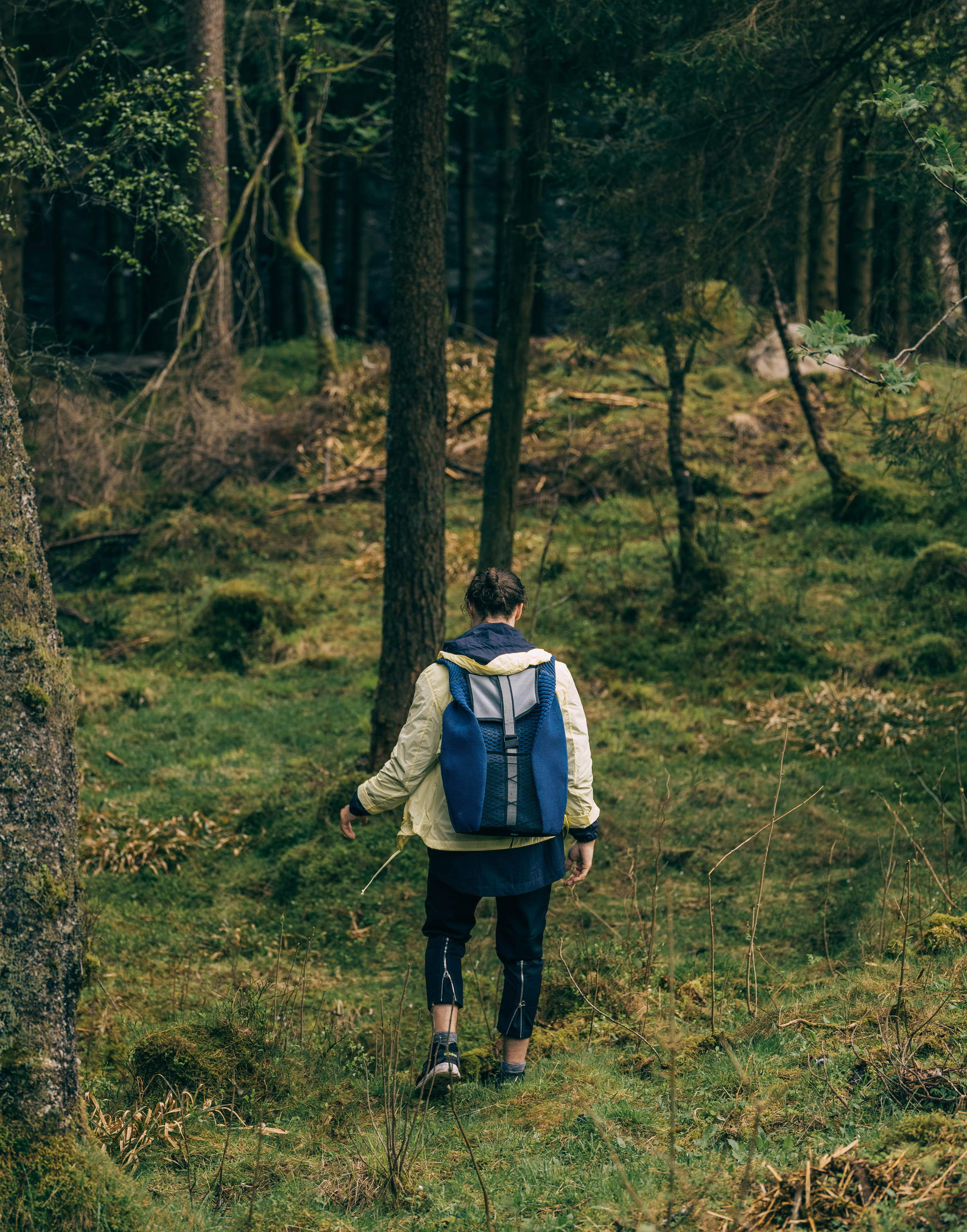 Pauline van Dongen designs backpack using "energy harvesting textile"-7