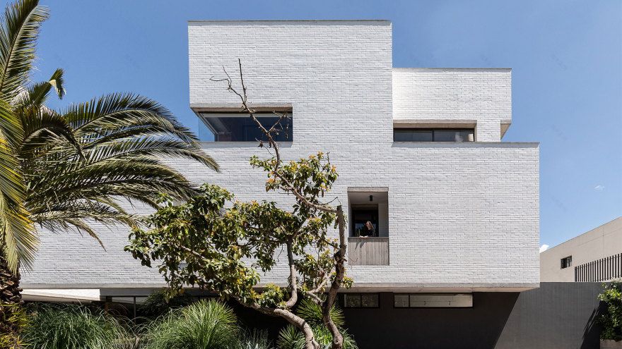 厄瓜多尔 Natura 办公住宅楼,绿色中庭与自然共生-0